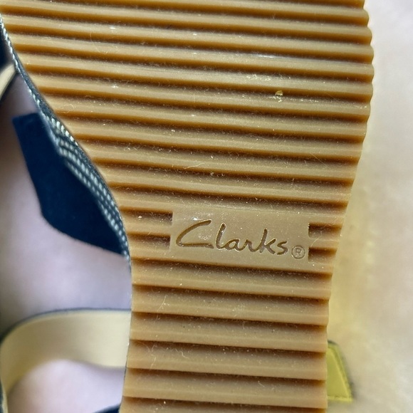Clarks Akilah Eden Navy Blue Size 8.5 Wedge Shoes Striped Suede Sandals NEW - Picture 13 of 13